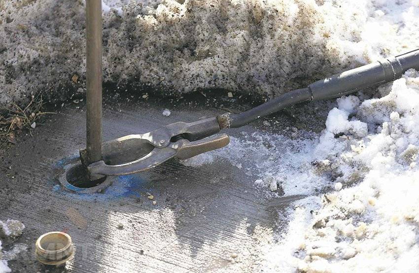 Разморозка трубы отвода воды септика в Кашире